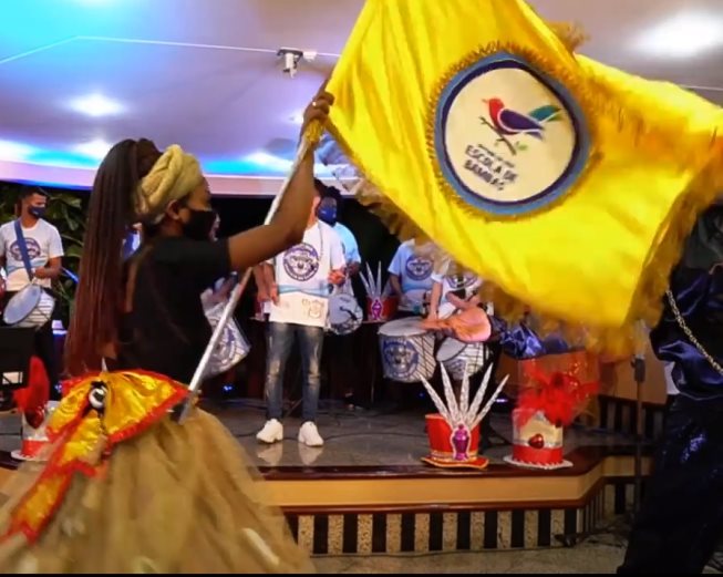 Apresentação da bandeira da Escola de Bambas