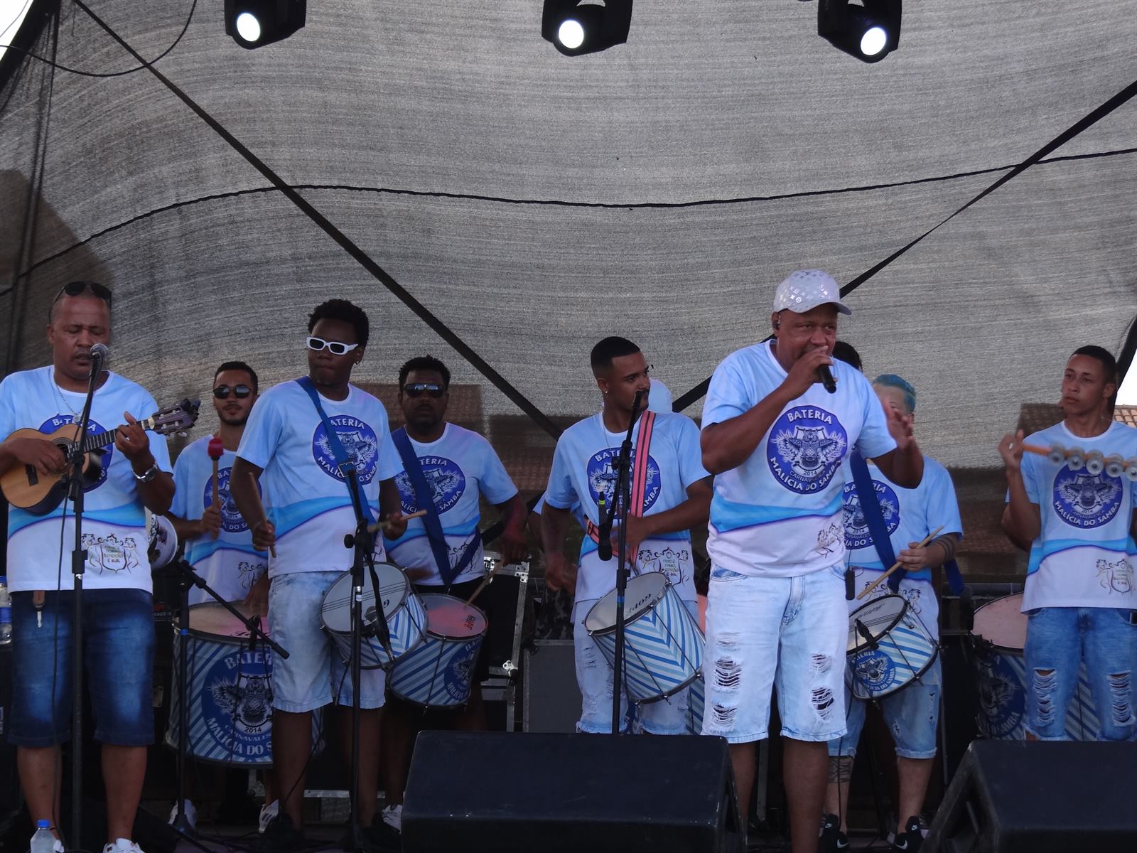 Bateria Malícia do Samba completa no palco