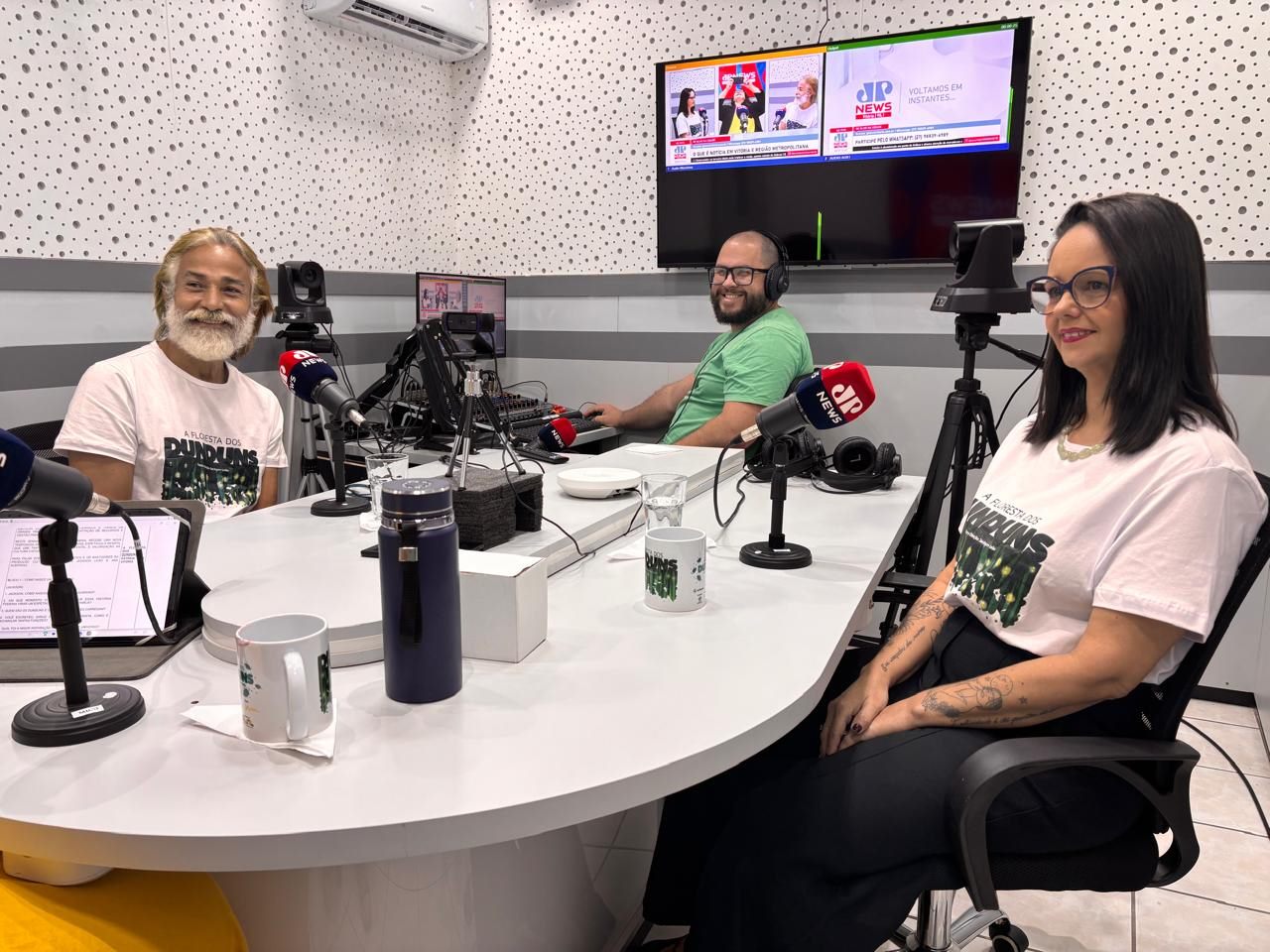 Entrevista sobre A Floresta dos Dunduns na rádio