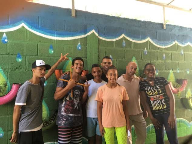 Alunos da primeira oficina de percussão, em 2017