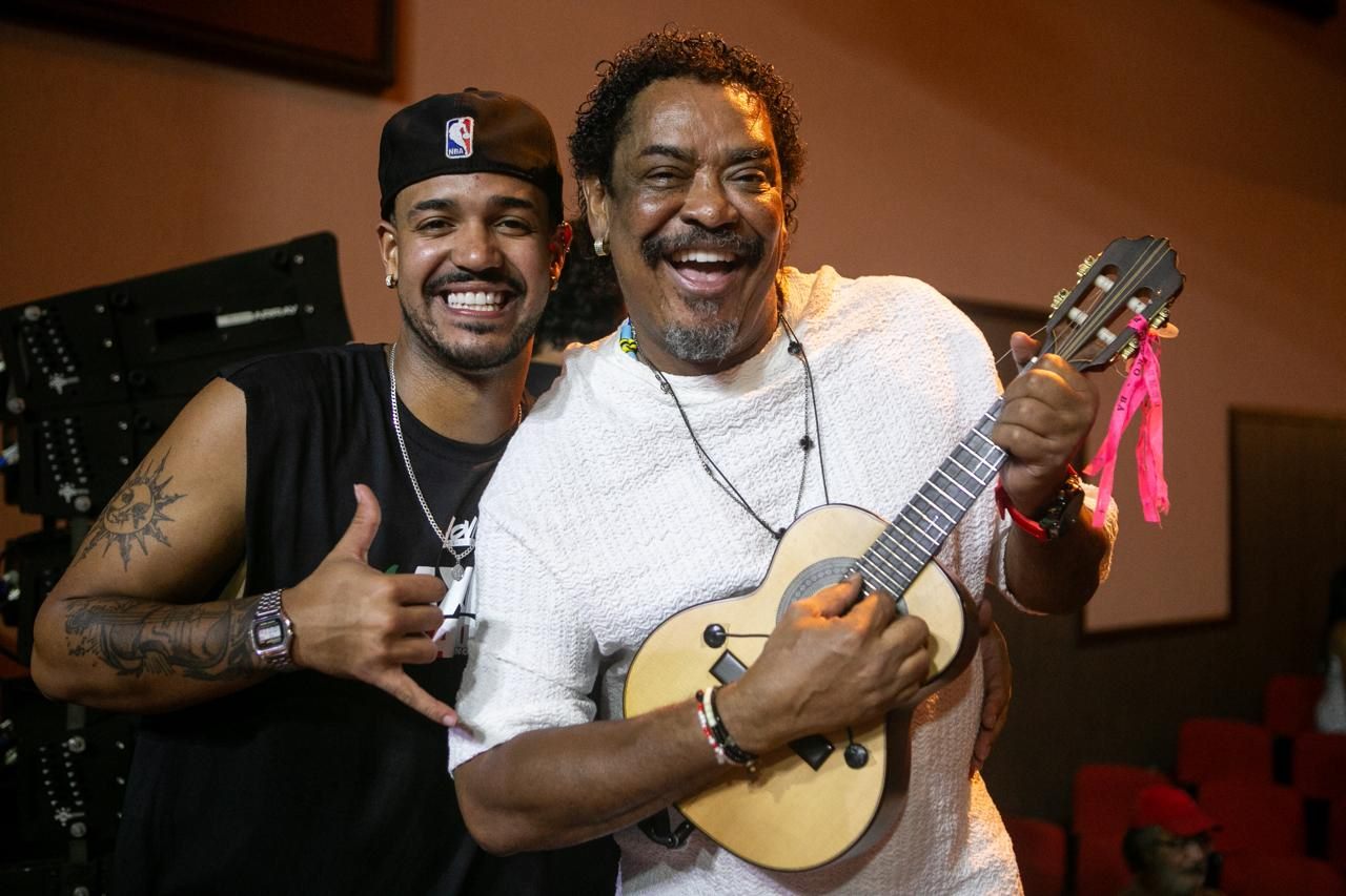 Encontro de sambistas com cavaquinho